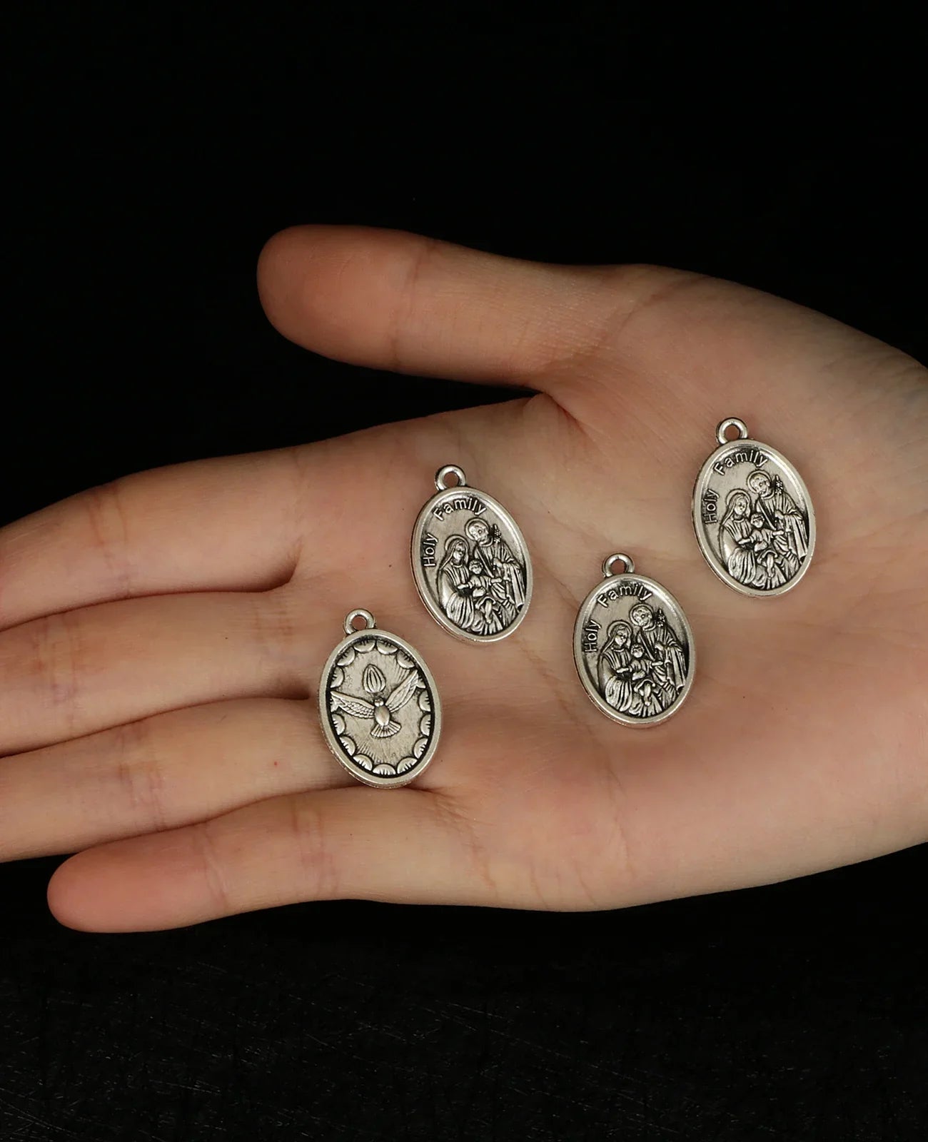 10Pcs Holy Family Medal Antique Oval Shaped Holy Dove Pigeon Pendants for Rosary Parts Religious Jewelry Accessories